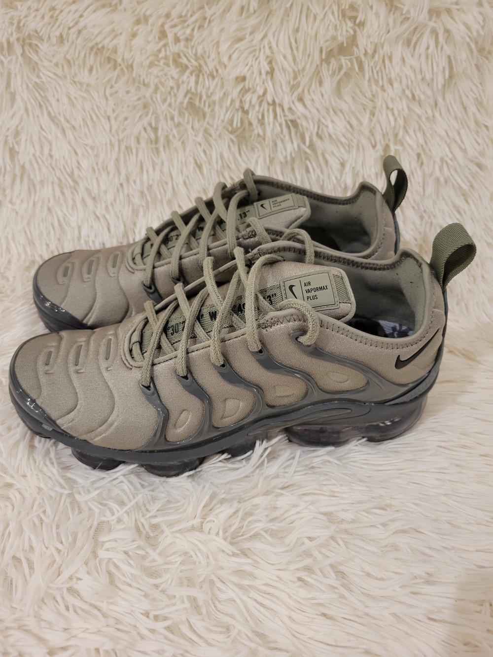 Nike Air VaporMax Plus Men's Sneakers in Olive Green